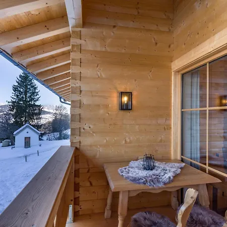 Schrolln アパート